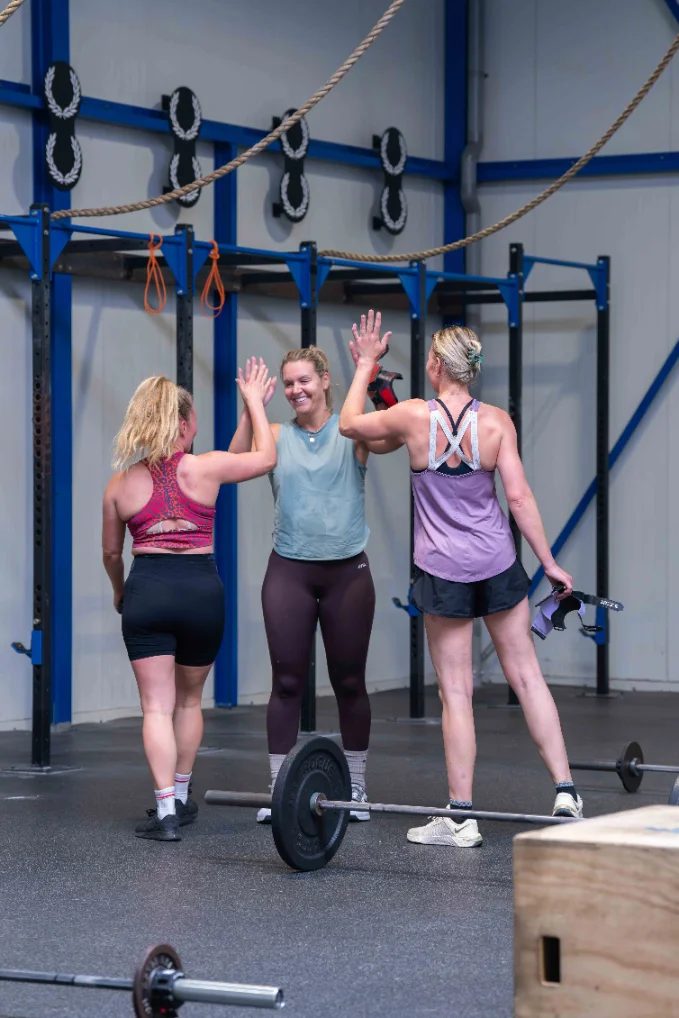 Leden van CrossFit Alkmaar tijdens een training